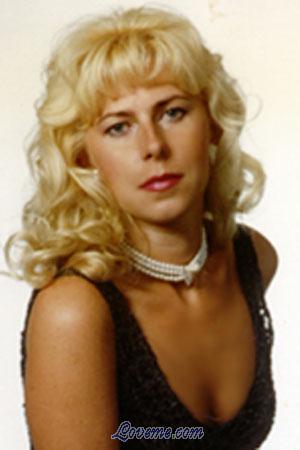 72998 - Ludmila Age: 45 - Russia